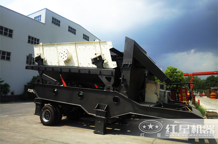 可移動(dòng)振動(dòng)篩沙機(jī)，半掛車(chē)車(chē)頭牽引隨時(shí)隨地流動(dòng)作業(yè)